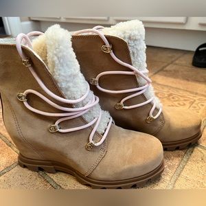 Sorel wedge snow boots